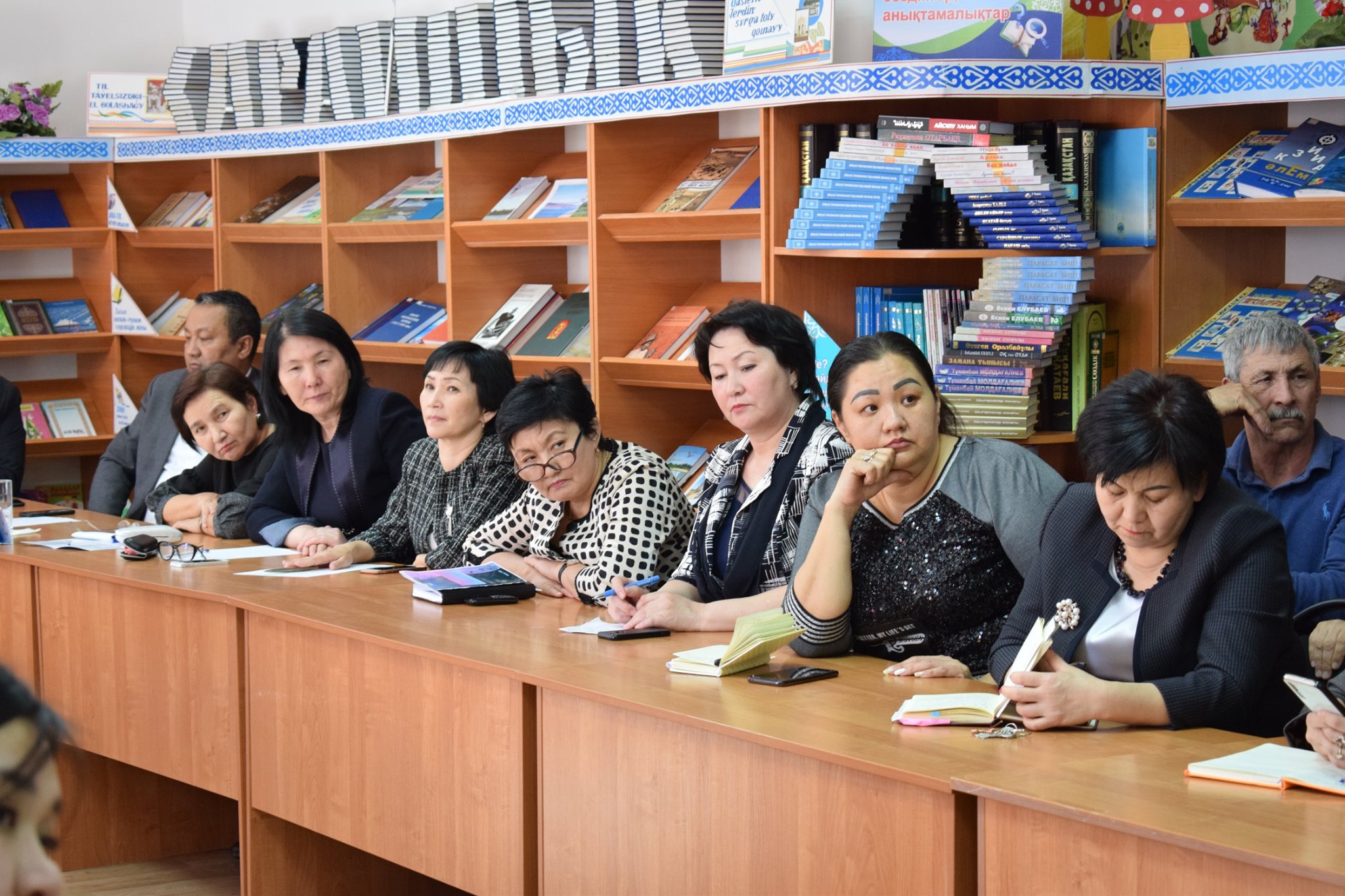 В Махамбетском районе прошел круглый стол на тему «Женщины Великой степи и преемственность поколений».